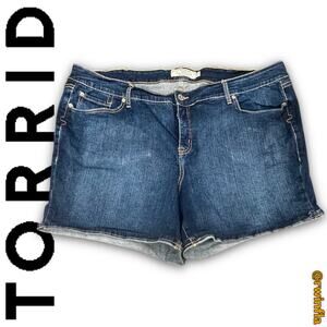 Torrid Denim Classic Skinny Short Vintage Stretch Dark Wash EUC Size 26
